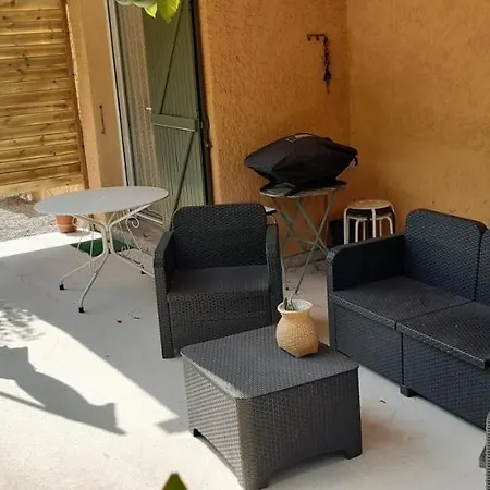 Appartement Appart 2 Pieces Climatise Avec Terrasse Et Jardin Proche Mer Le Pradet